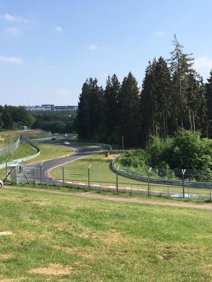 Gaestezimmer Melina Am Nuerburgring Adenau Eksteriør billede